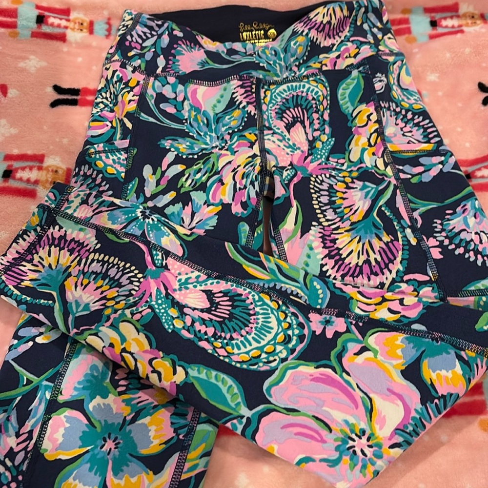 Cropped leggings.